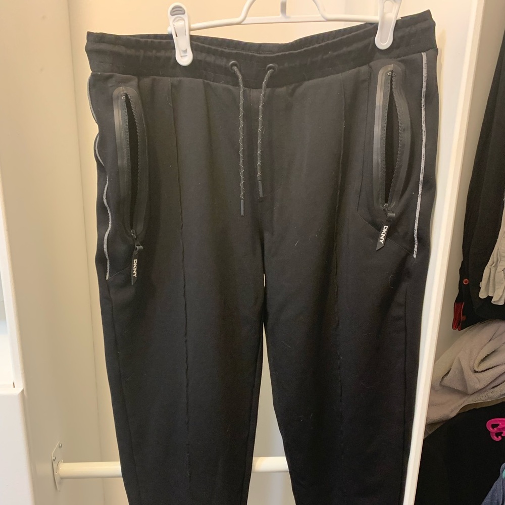 DKNY Mens LG Loungepant Black with zipper pockets.